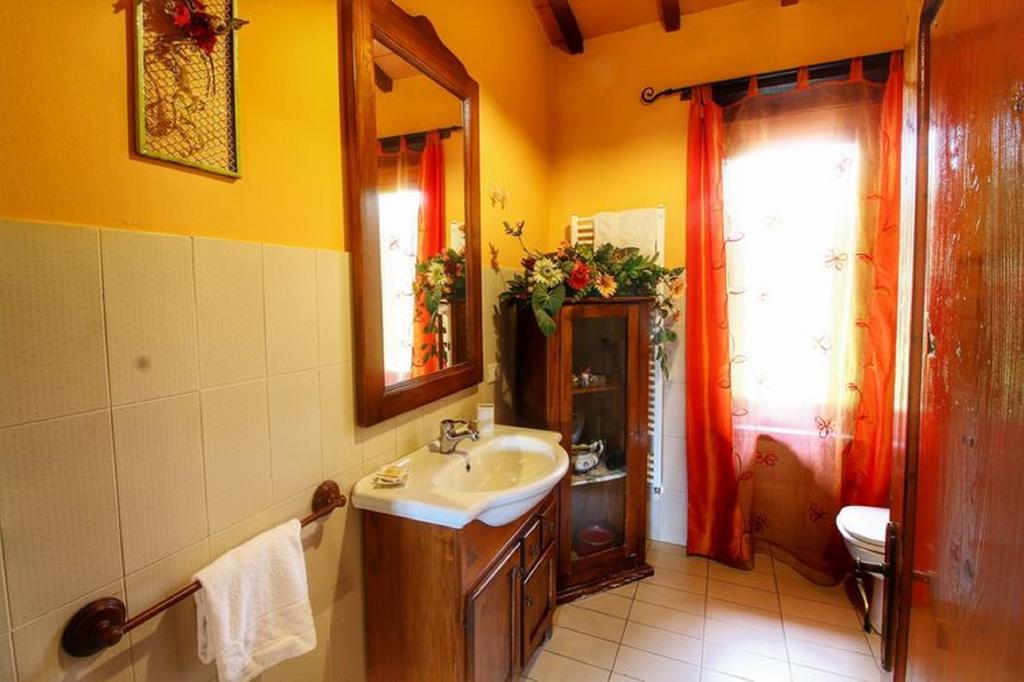 צ'יביטלה אין ואל די קיאנה Casa Vacanza Le Corniole מראה חיצוני תמונה