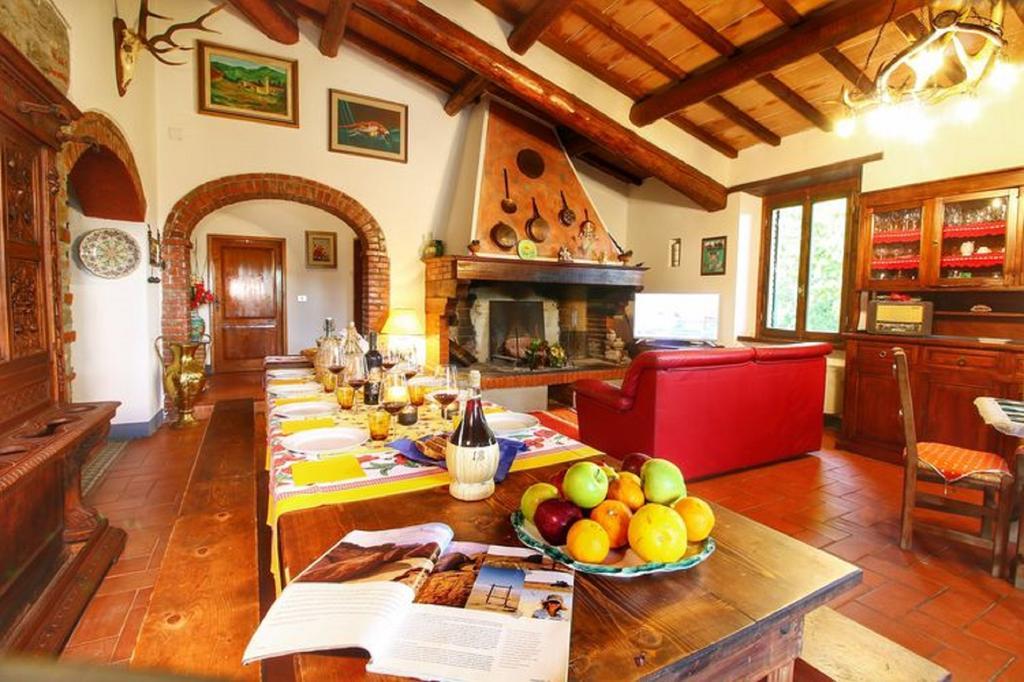 צ'יביטלה אין ואל די קיאנה Casa Vacanza Le Corniole מראה חיצוני תמונה